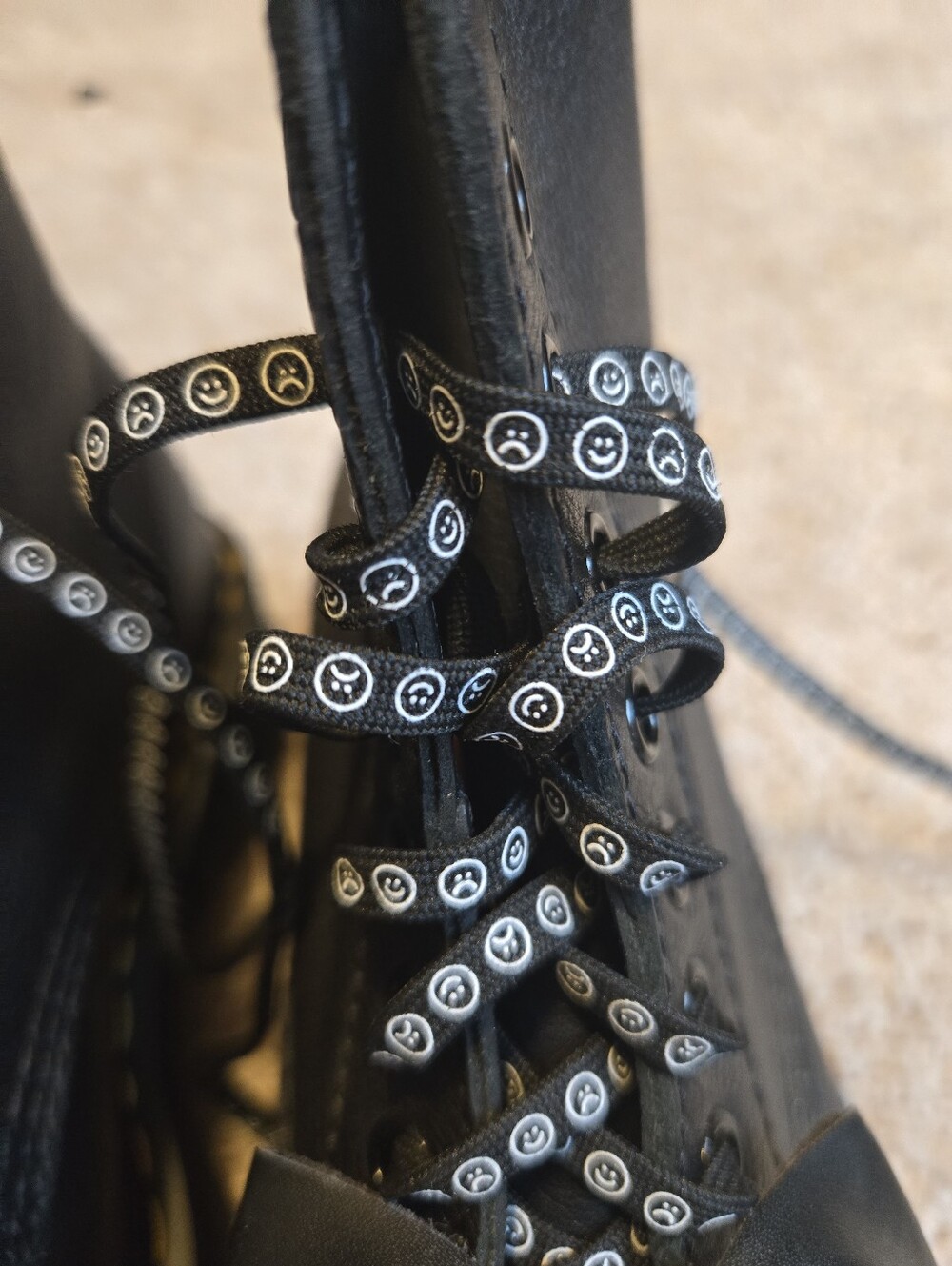 NWOB! Dr Martens Sinclair LAZY OAF- HAPPY SAD Platform Boots. Size 8 MAKE OFFER! - Picture 5 of 9